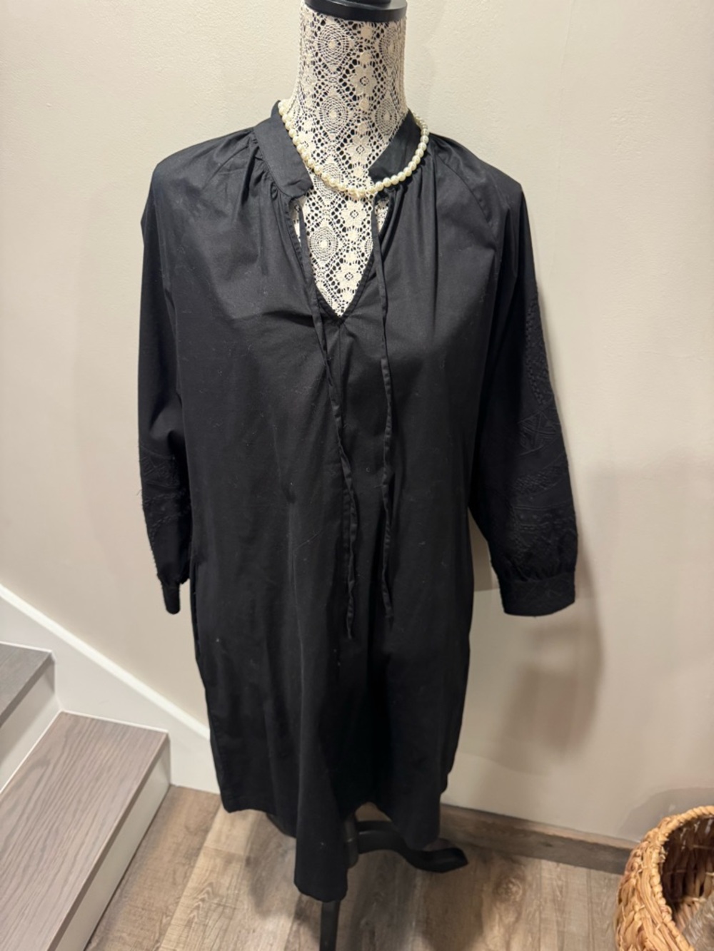 Chico's Black V-Neck Tie-Front Long Sleeve Tunic